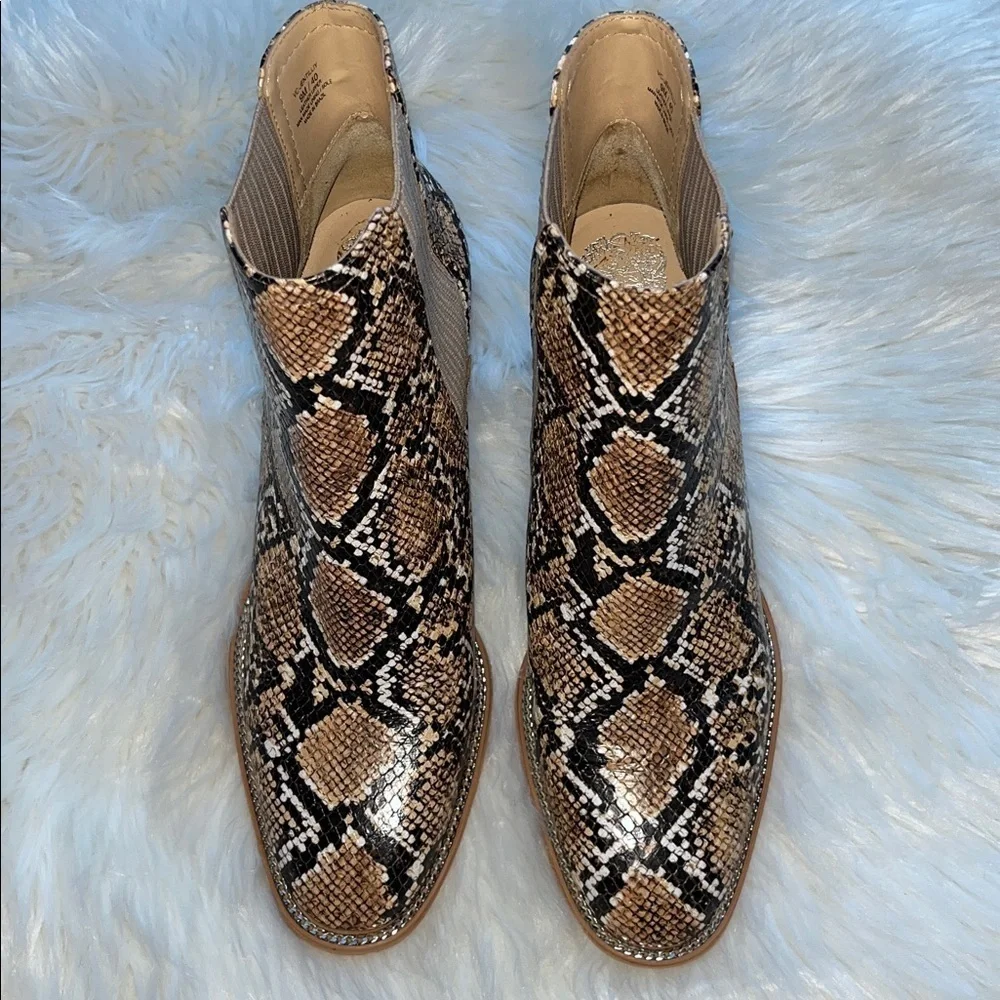 Vince Camuto Jentilliy Chelsea Bootie Leather Size 9 Snake Print